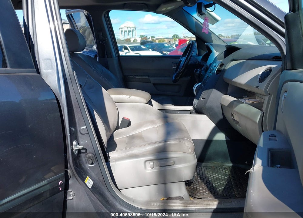 2011 HONDA PILOT EX-L VIN: 5FNYF3H63BB038550