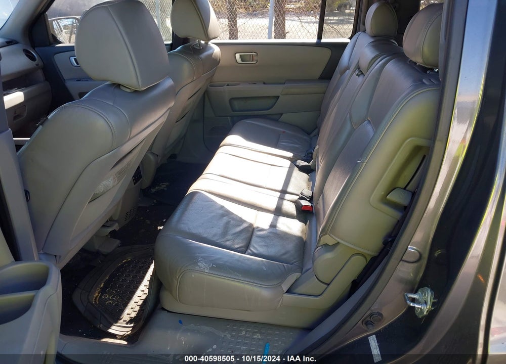 2011 HONDA PILOT EX-L VIN: 5FNYF3H63BB038550