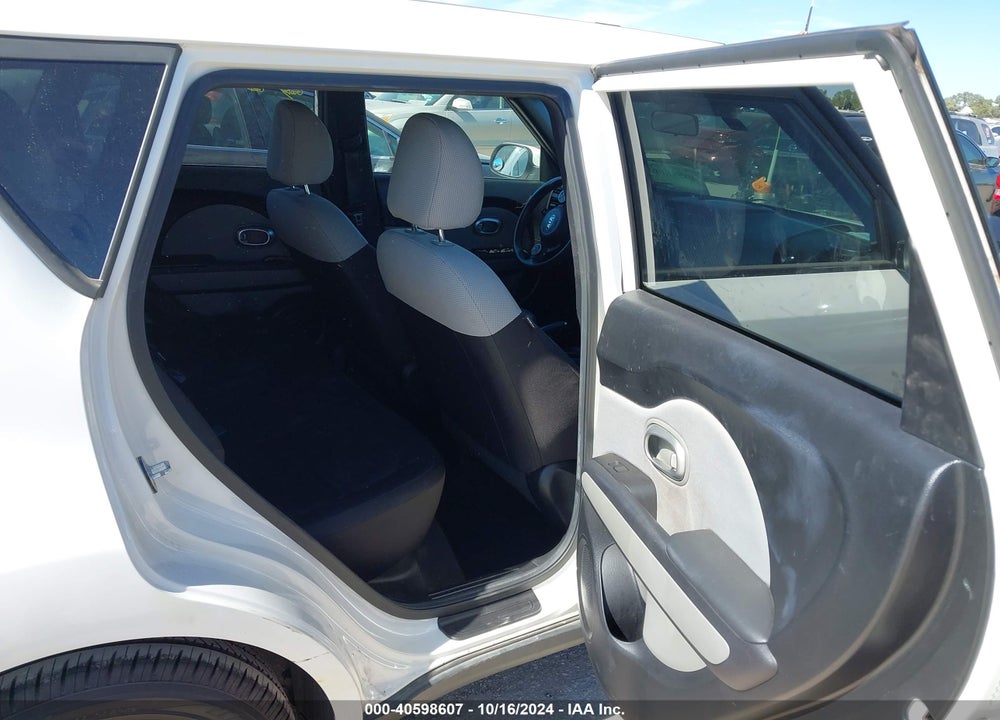 2016 KIA SOUL VIN: KNDJN2A26G7310401