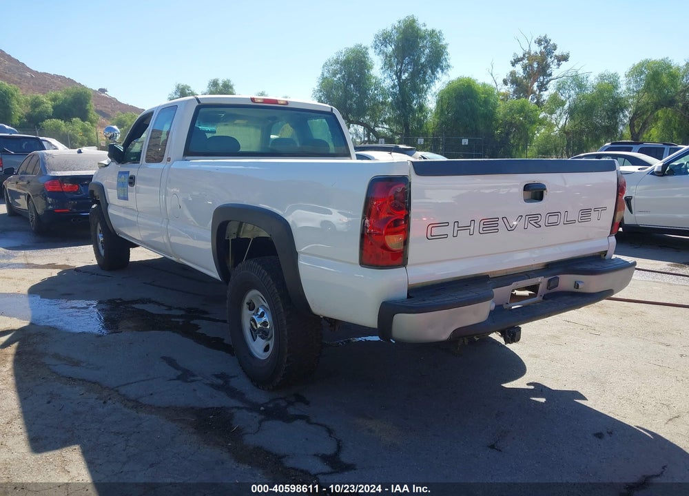 2002 CHEVROLET SILVERADO 2500HD VIN: 1GCHC29U62E266138