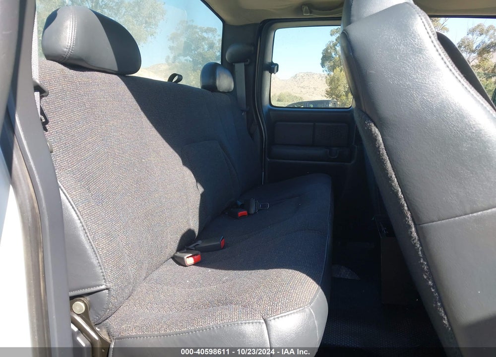 2002 CHEVROLET SILVERADO 2500HD VIN: 1GCHC29U62E266138