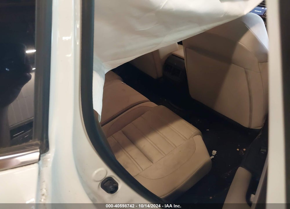 2019 HONDA CR-V LX VIN: 2HKRW5H31KH400396