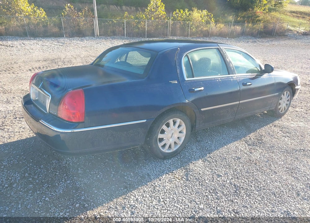 2008 LINCOLN TOWN CAR SIGNATURE LIMITED VIN: 2LNHM82W88X639100