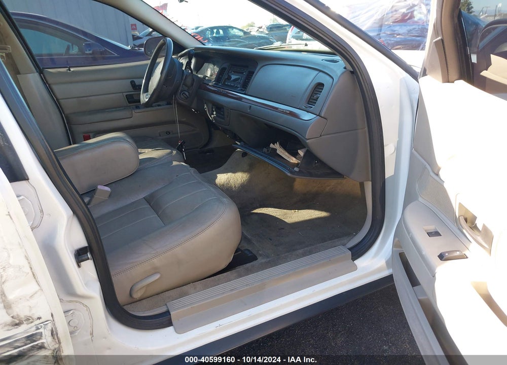 2011 FORD CROWN VICTORIA LX VIN: 2FABP7EV8BX155472