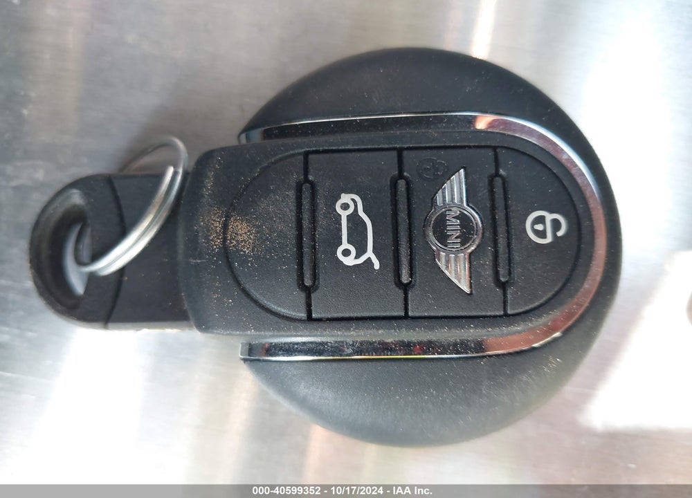 2015 MINI COOPER S VIN: WMWXU3C51F2B56895