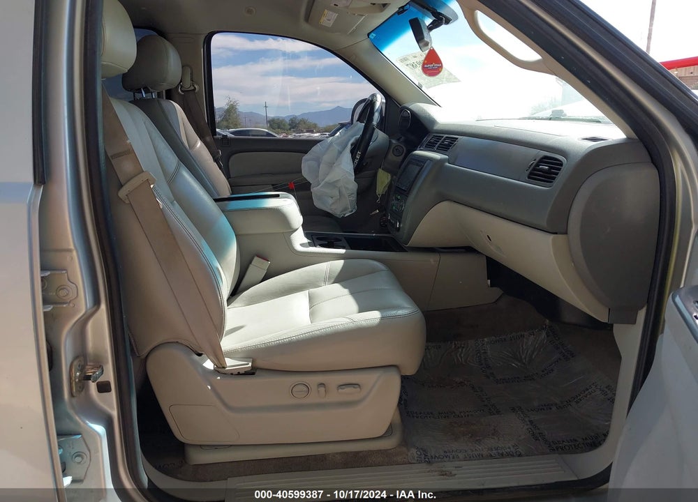 2011 CHEVROLET TAHOE LT VIN: 1GNSKBE03BR269381