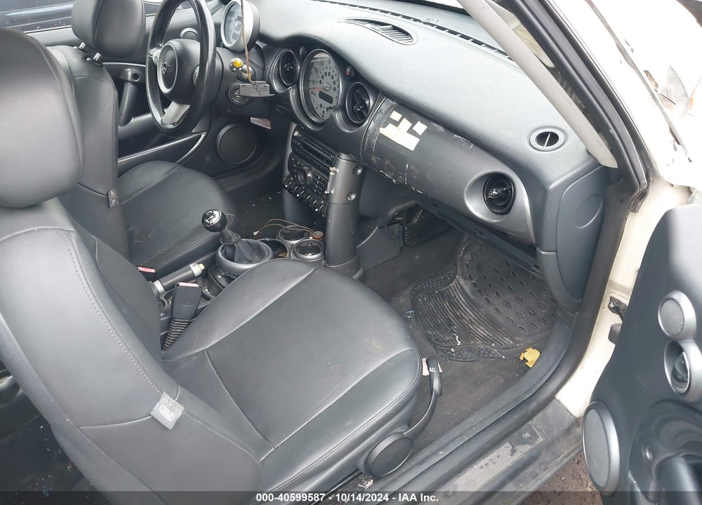 2006 MINI COOPER VIN: WMWRC335X6TK63897