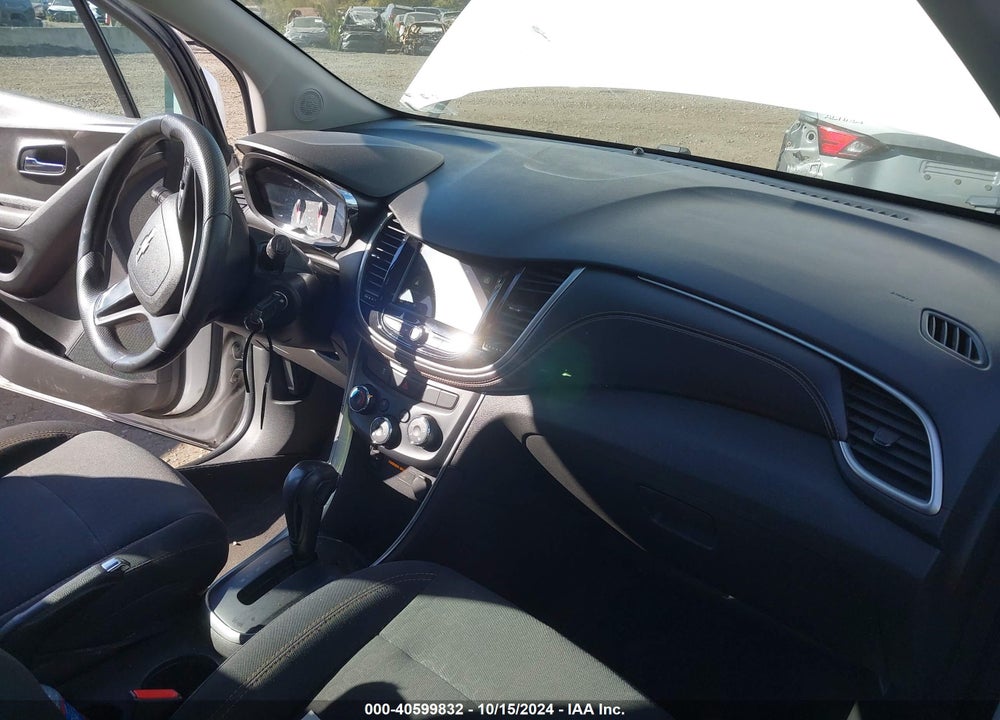 2018 CHEVROLET TRAX LS VIN: 3GNCJNSB8JL303366
