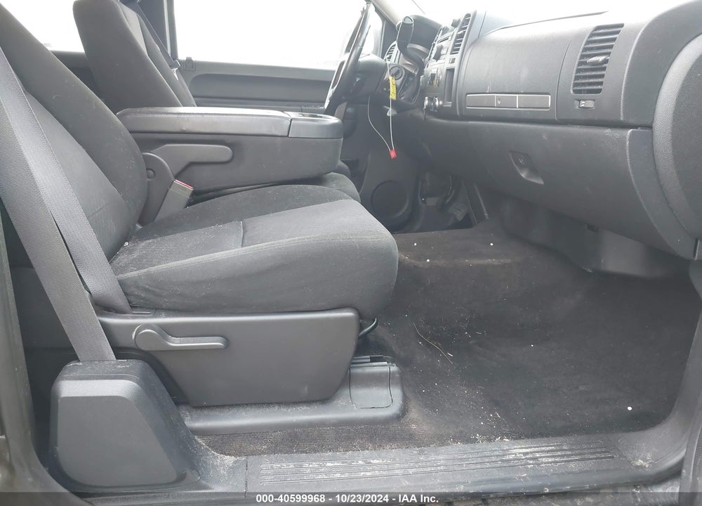2011 CHEVROLET SILVERADO 1500 LT VIN: 1GCRKSE33BZ426389