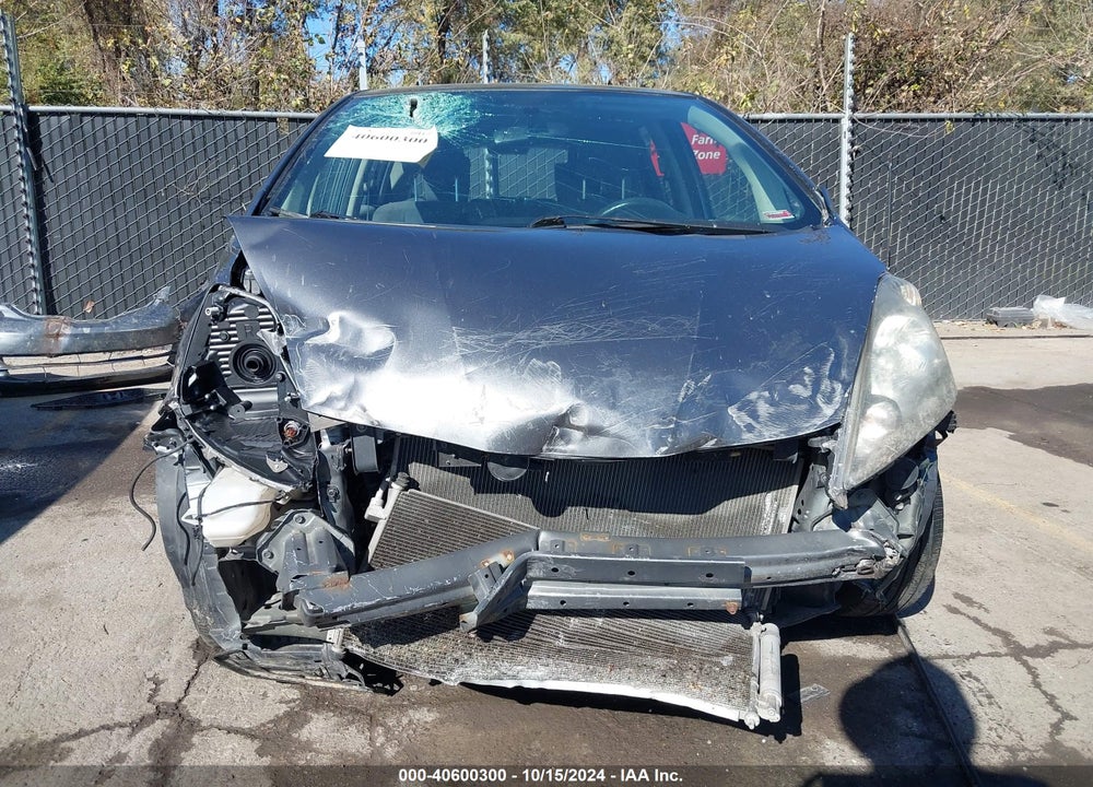 2013 HONDA FIT VIN: JHMGE8H38DC081989