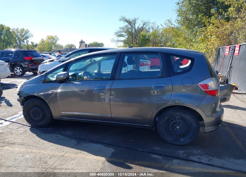 2013 HONDA FIT VIN: JHMGE8H38DC081989