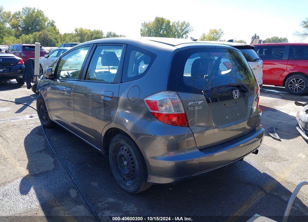 2013 HONDA FIT VIN: JHMGE8H38DC081989
