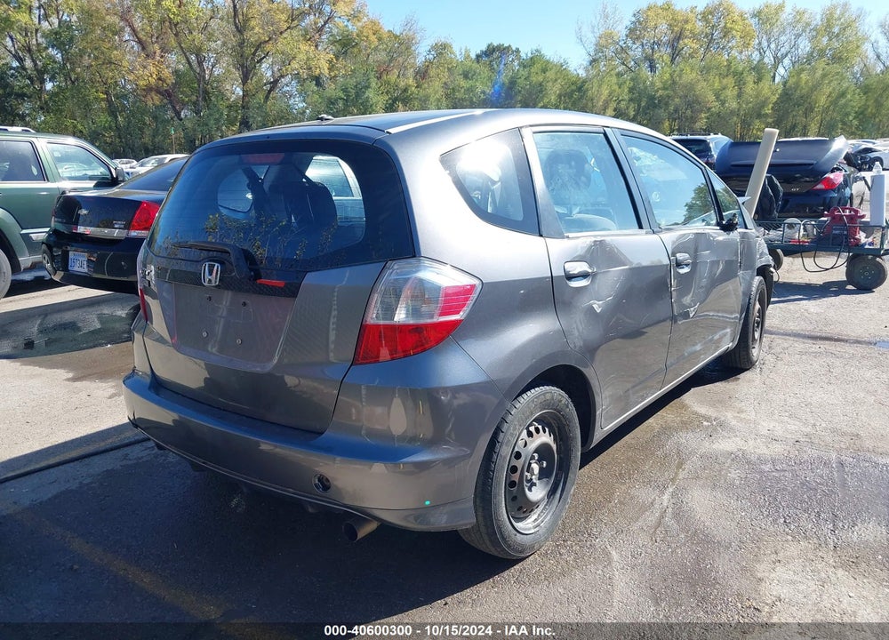 2013 HONDA FIT VIN: JHMGE8H38DC081989