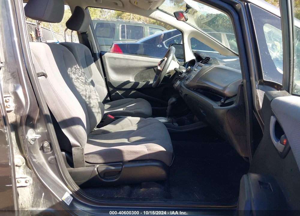 2013 HONDA FIT VIN: JHMGE8H38DC081989