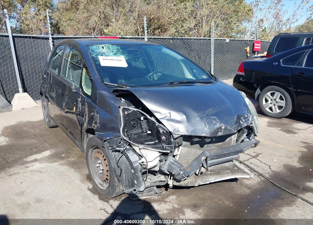 2013 HONDA FIT VIN: JHMGE8H38DC081989