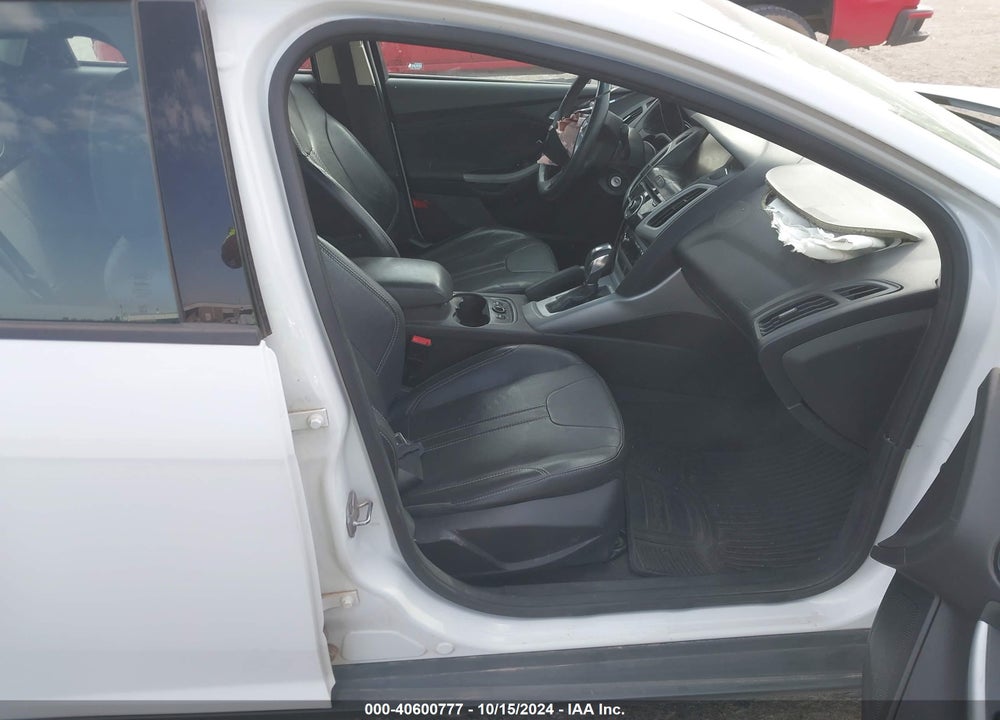 2014 FORD FOCUS SE VIN: 1FADP3F20EL259218