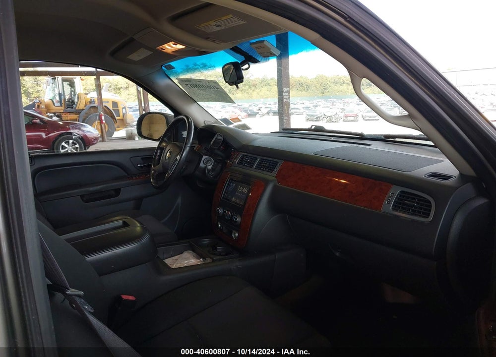 2011 CHEVROLET TAHOE LS VIN: 1GNSKAE00BR136894