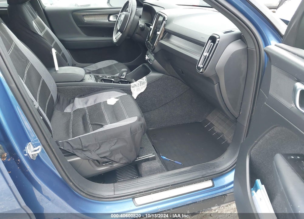 2021 VOLVO XC40 T5 R-DESIGN VIN: YV4162UM7M2570208