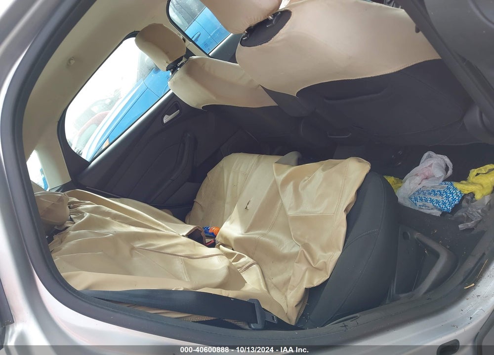 2018 FORD FOCUS SE VIN: 1FADP3K24JL256192
