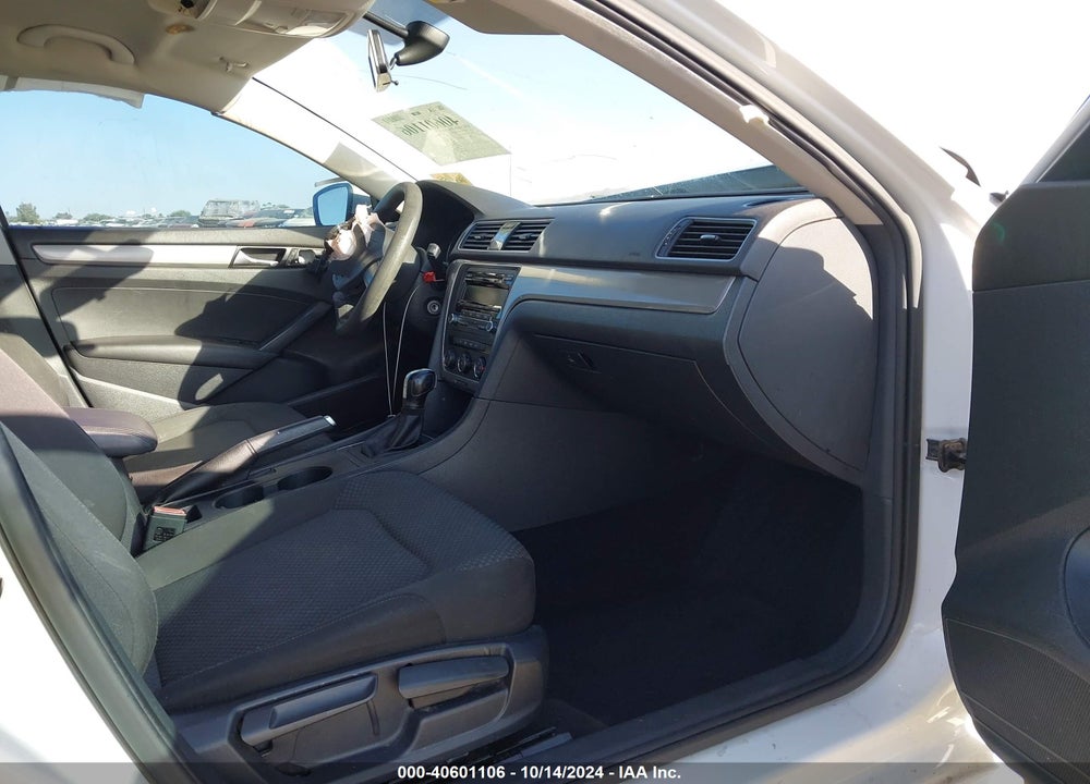 2015 VOLKSWAGEN PASSAT 1.8T S VIN: 1VWAT7A34FC002433