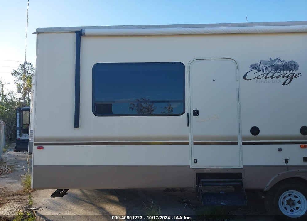 2015 FOREST RIVER CEDAR CREEK VIN: 4X4TCRS25FS213587