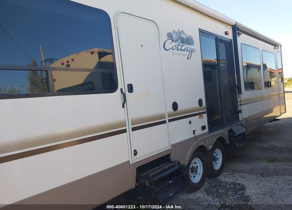 2015 FOREST RIVER CEDAR CREEK VIN: 4X4TCRS25FS213587