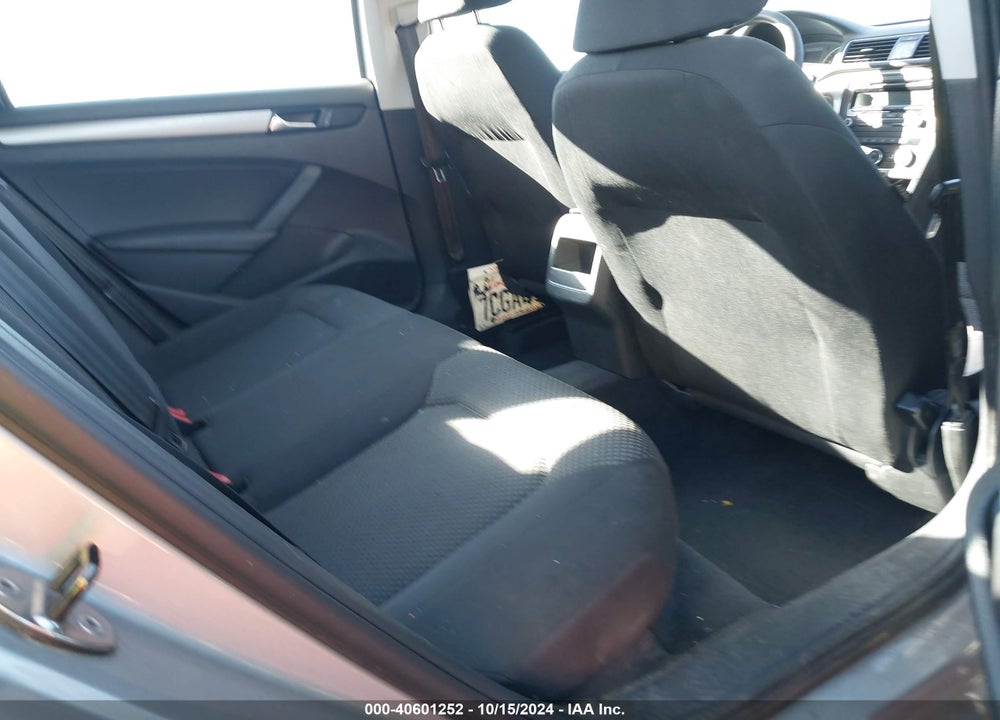 2012 VOLKSWAGEN PASSAT 2.5L S VIN: 1VWAP7A32CC024821