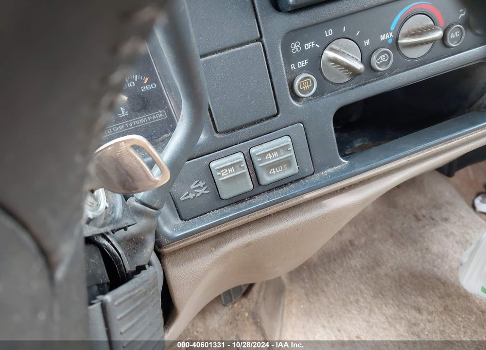 1997 CHEVROLET TAHOE LS VIN: 1GNEK13R9VJ370128