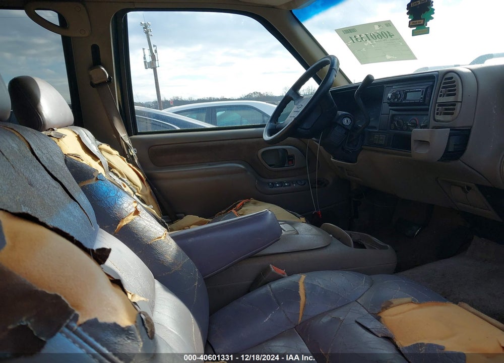 1997 CHEVROLET TAHOE LS VIN: 1GNEK13R9VJ370128