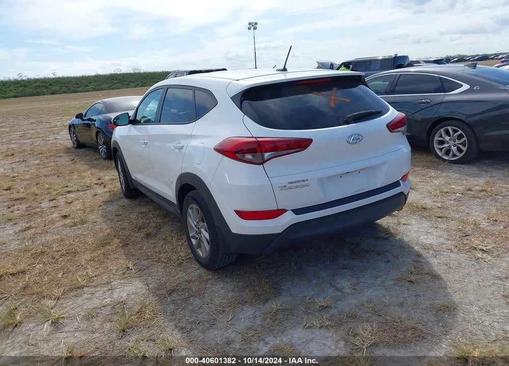 2017 HYUNDAI TUCSON SE VIN: KM8J23A48HU563699