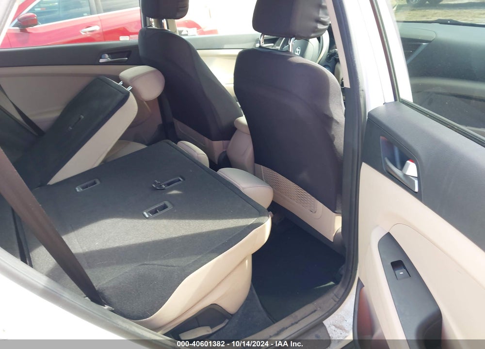 2017 HYUNDAI TUCSON SE VIN: KM8J23A48HU563699