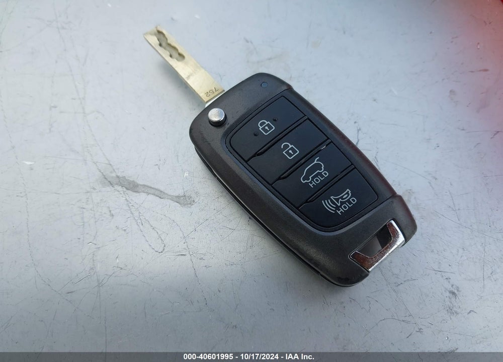 2019 HYUNDAI SANTA FE SE VIN: 5NMS2CAD6KH097200