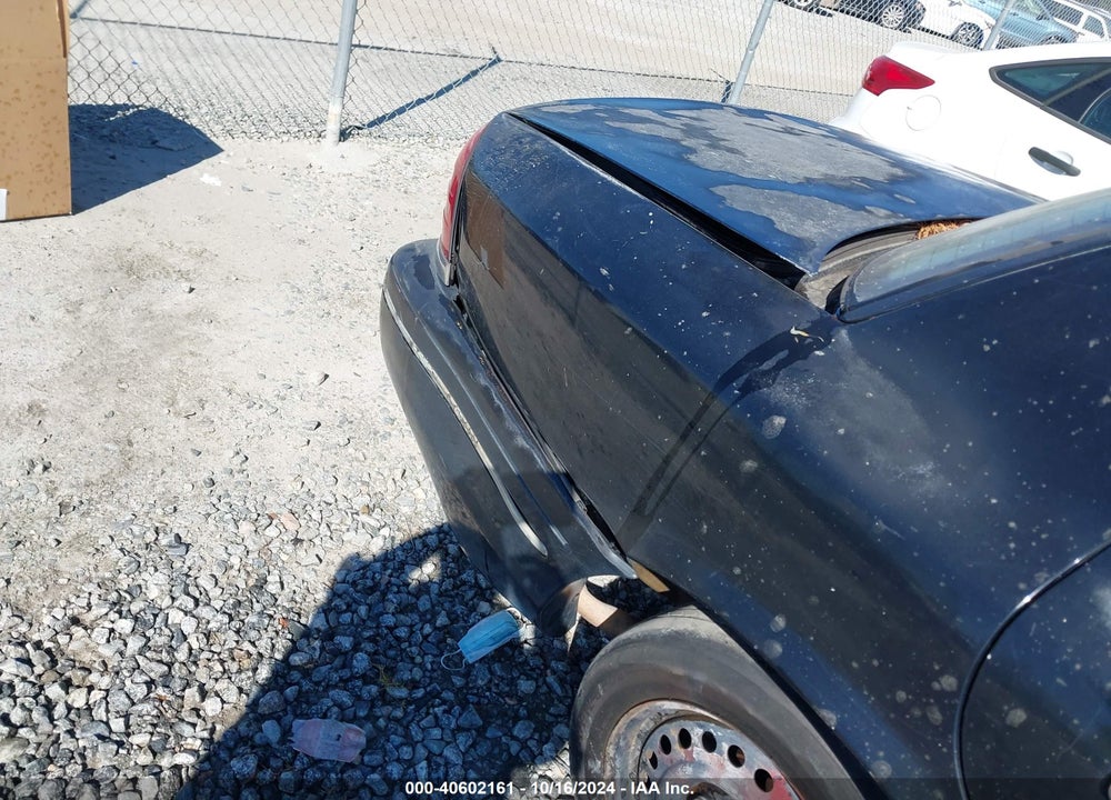 2001 FORD CROWN VICTORIA VIN: 2FAFP73W61X121400