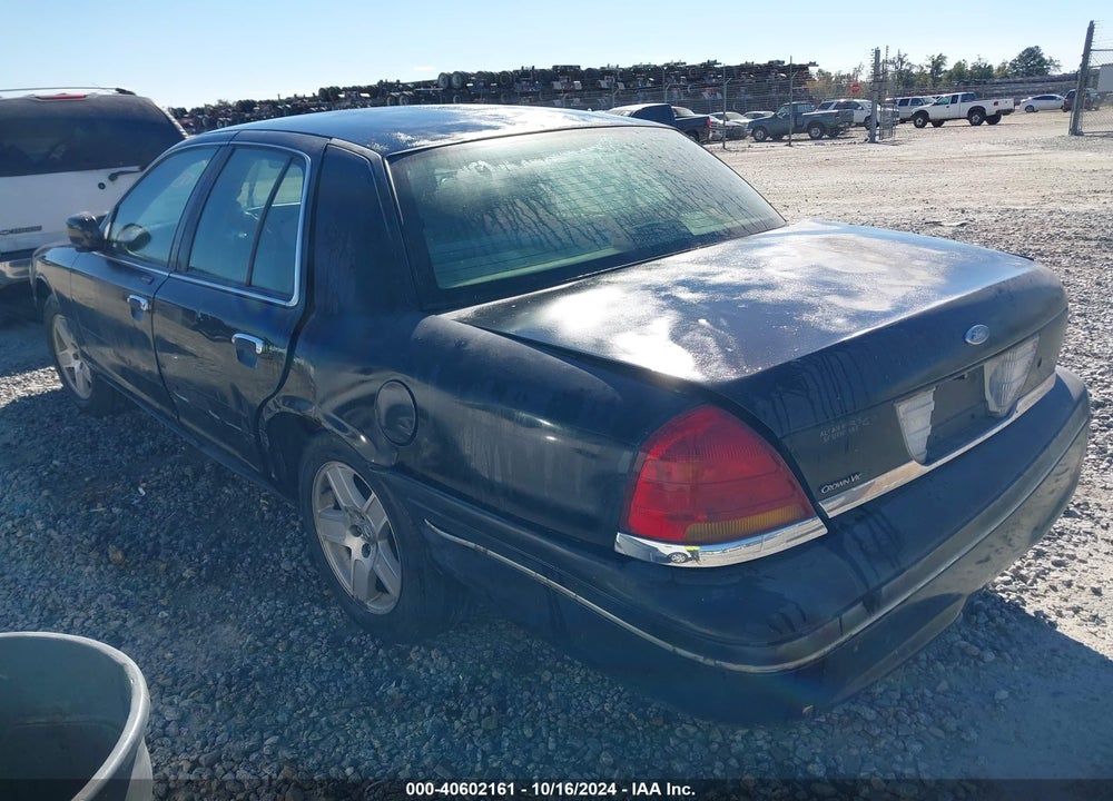 2001 FORD CROWN VICTORIA VIN: 2FAFP73W61X121400