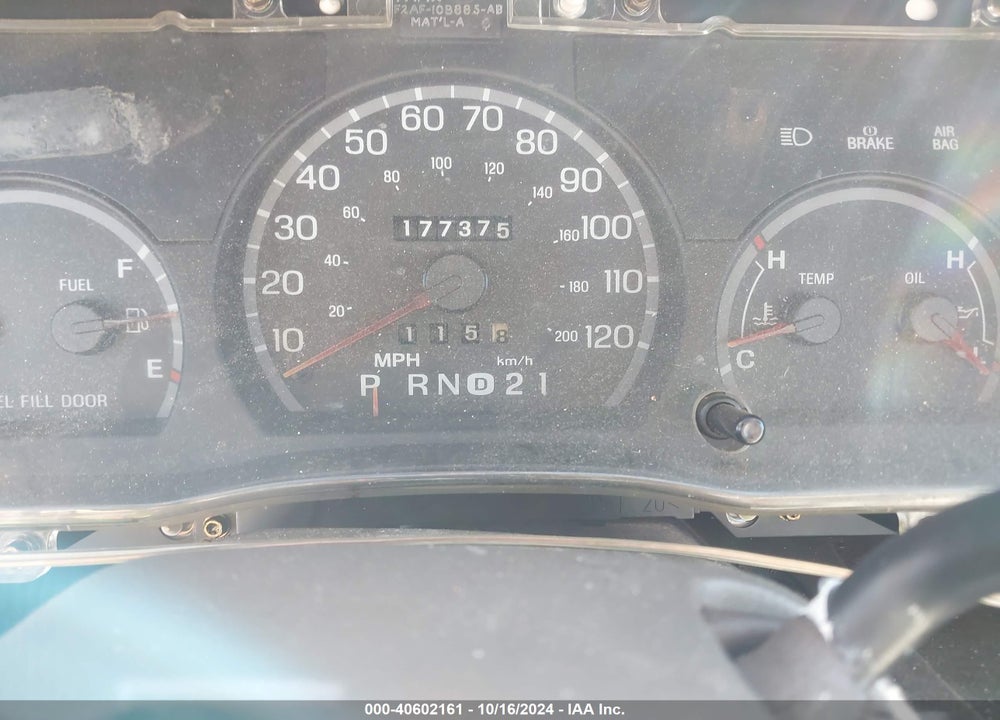 2001 FORD CROWN VICTORIA VIN: 2FAFP73W61X121400