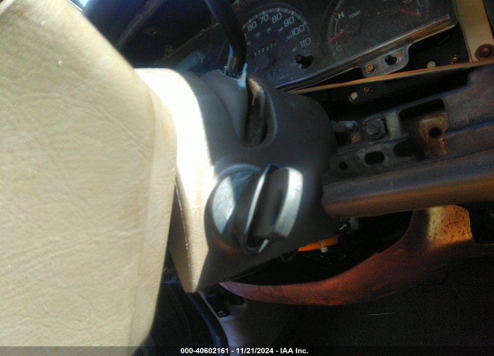 2001 FORD CROWN VICTORIA VIN: 2FAFP73W61X121400