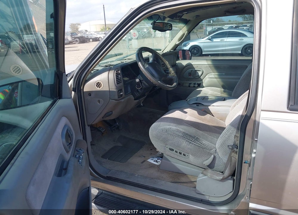 1999 CHEVROLET SUBURBAN 1500 LT VIN: 3GNEC16R4XG175518