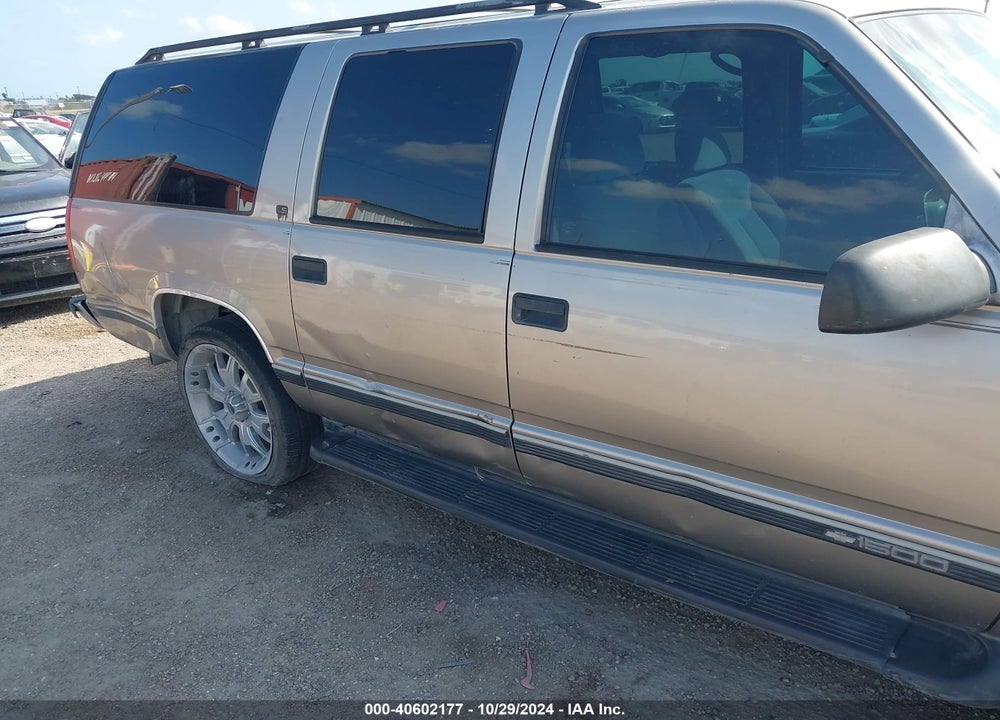 1999 CHEVROLET SUBURBAN 1500 LT VIN: 3GNEC16R4XG175518