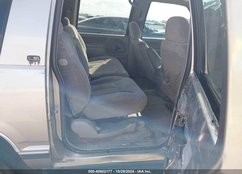 1999 CHEVROLET SUBURBAN 1500 LT VIN: 3GNEC16R4XG175518