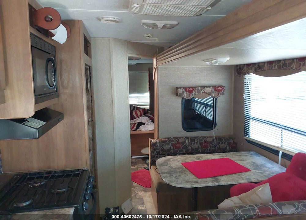 2014 FOREST RIVER M-303 FQB CATALINA 50TH ANNIVERSARY VIN: 5ZT2CAVB3ET005567