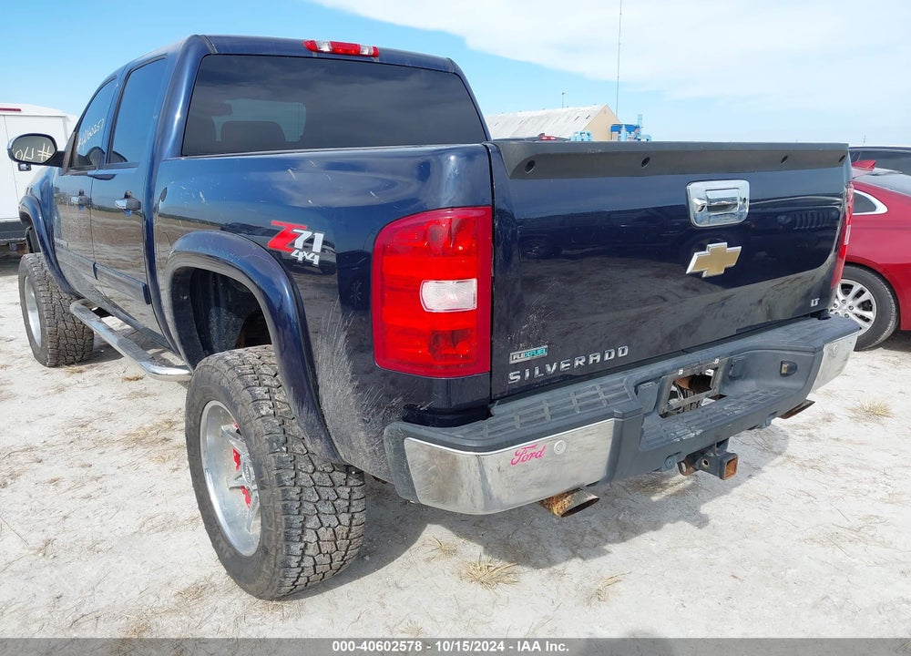 2011 CHEVROLET SILVERADO 1500 LT VIN: 3GCPKSE33BG288621