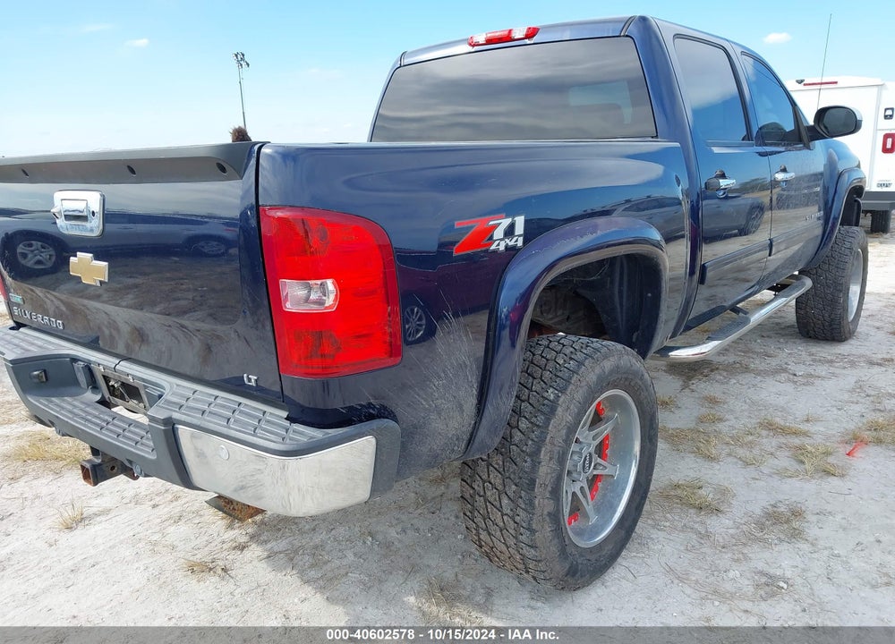 2011 CHEVROLET SILVERADO 1500 LT VIN: 3GCPKSE33BG288621