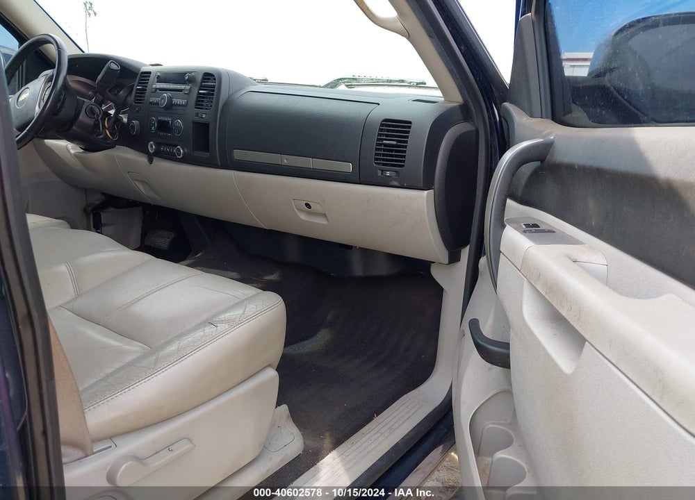 2011 CHEVROLET SILVERADO 1500 LT VIN: 3GCPKSE33BG288621