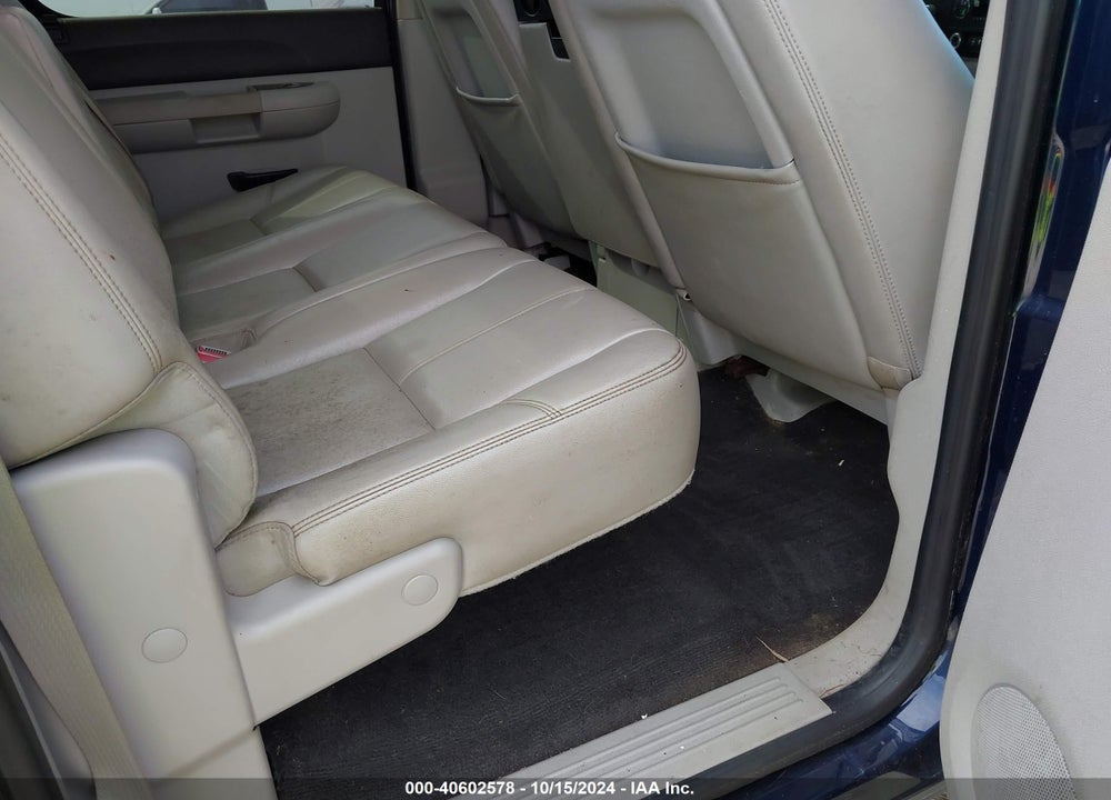 2011 CHEVROLET SILVERADO 1500 LT VIN: 3GCPKSE33BG288621