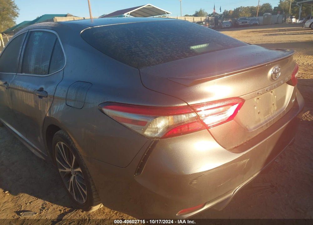 2018 TOYOTA CAMRY SE VIN: 4T1B11HK9JU622233