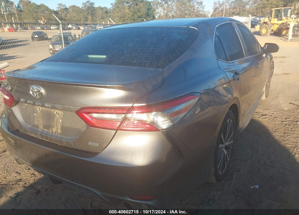 2018 TOYOTA CAMRY SE VIN: 4T1B11HK9JU622233