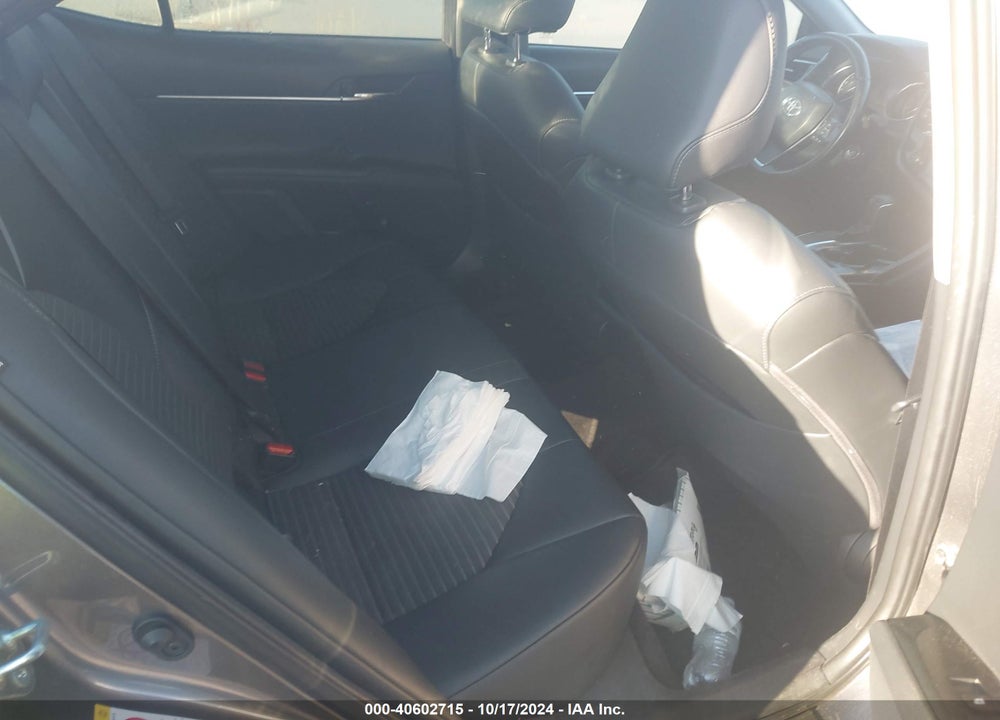 2018 TOYOTA CAMRY SE VIN: 4T1B11HK9JU622233
