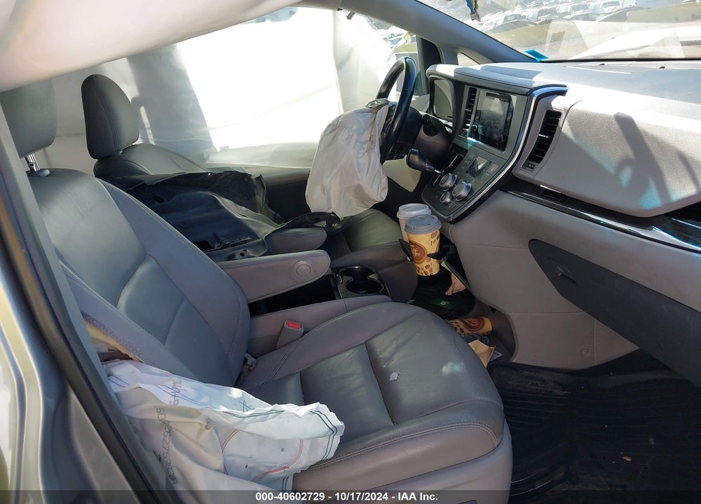 2017 TOYOTA SIENNA XLE 8 PASSENGER VIN: 5TDYZ3DC1HS794501