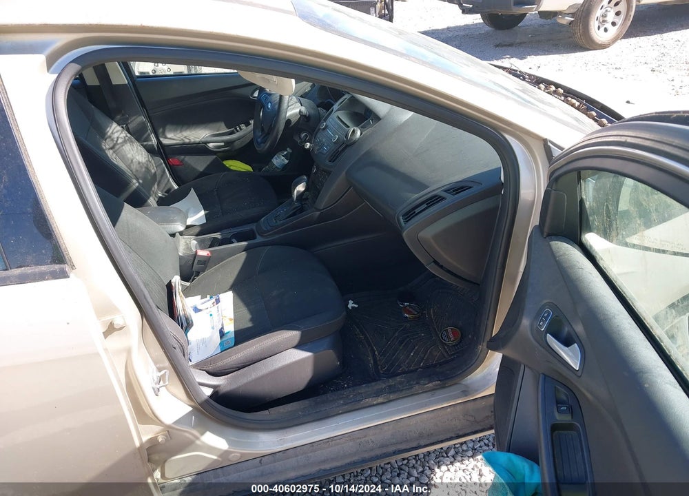 2017 FORD FOCUS SE VIN: 1FADP3K28HL208284