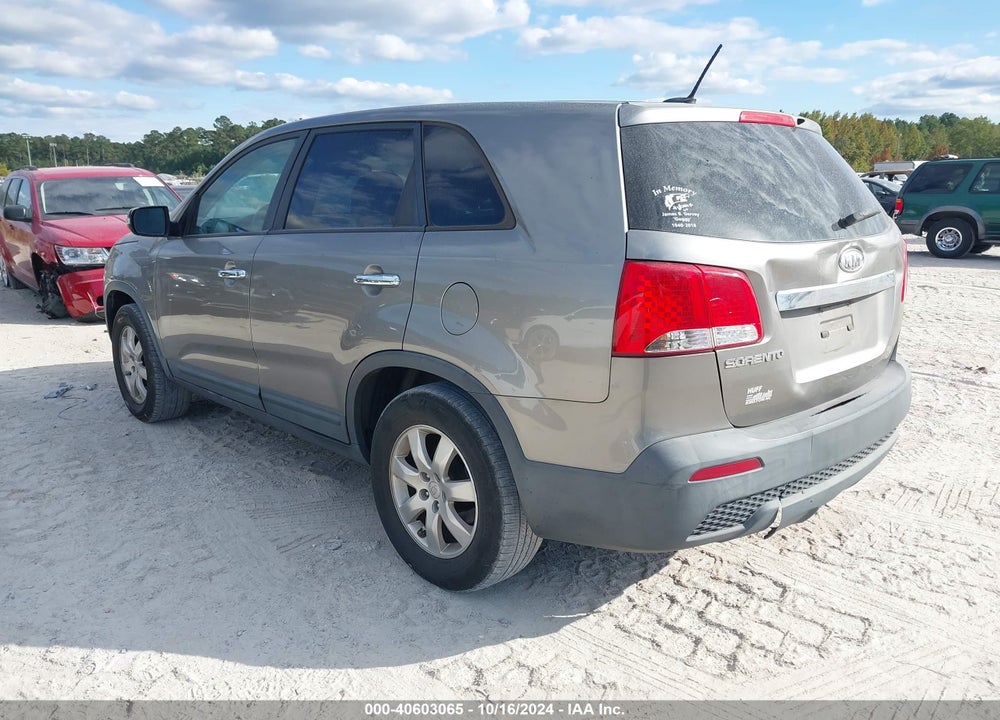 2011 KIA SORENTO LX VIN: 5XYKT3A13BG053264